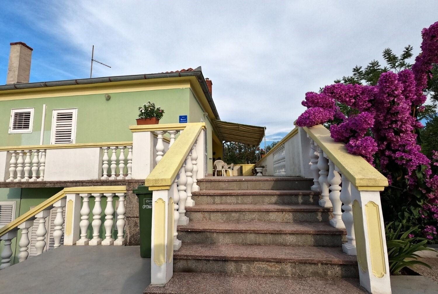 Apartment Mili Sutomiscica Екстер'єр фото